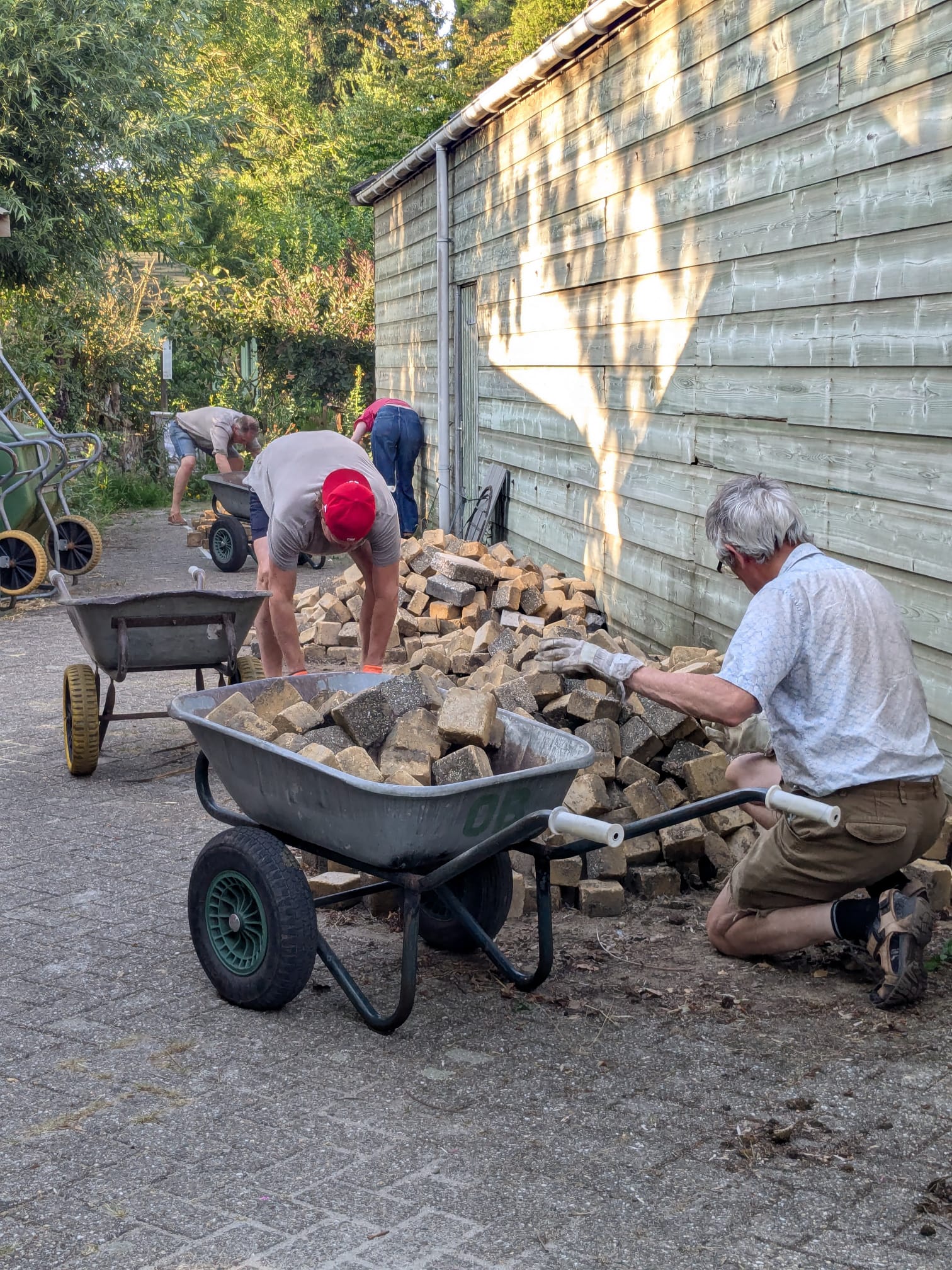 Je bekijkt nu Ons Buiten en Fietsmaatjes timmeren aan vierde stallingsplek!