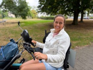 Lisanne op de duofiets